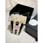 CHANEL's new model is extremely difficult to buy, same as Jennie's  24 Collector Series Heavy duty Pearl Box Resin Chain  Package/Banquet Package. Gift box packaging - Image 6