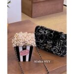 CHANEL's new model is extremely difficult to buy, same as Jennie's  24 Collector Series Heavy duty Pearl Box Resin Chain  Package/Banquet Package. Gift box packaging - Image 13