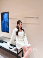 CHANEL   24k Autumn/Winter New Collection Show/Cashmere and Wool  Loose and slimming casual Vneck ruffled sleeve knitted dress for women in winter - Image 4