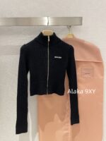MIUMIU's "Visual Quick Weight Loss of Ten Pounds" Paper Man 24ss Early Autumn New Collection  Wool Jacquard Logo Zipper Wool Knitted Long Sleeve