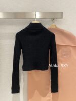 MIUMIU's "Visual Quick Weight Loss of Ten Pounds" Paper Man 24ss Early Autumn New Collection  Wool Jacquard Logo Zipper Wool Knitted Long Sleeve - Image 4