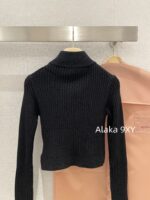 MIUMIU's "Visual Quick Weight Loss of Ten Pounds" Paper Man 24ss Early Autumn New Collection  Wool Jacquard Logo Zipper Wool Knitted Long Sleeve - Image 5
