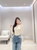 CHANEL AutumnWinter Style KingSuper Comfortable   2024 autumnwinter new wool logo round neck striped base knit sweater. Available in three colors - Image 3