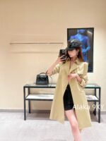 BURBERRY "On the streets of Paris ” Bu  24 Early Autumn New Collection Wide Belt Medium Length Windbreaker Coat for Women   A model that even small people can handle