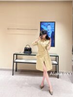 BURBERRY "On the streets of Paris ” Bu  24 Early Autumn New Collection Wide Belt Medium Length Windbreaker Coat for Women   A model that even small people can handle - Image 4