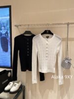 Chanel High Version 4b Early Autumn New Collection   Heavy industry hollowed out jacquard knitted round neck gemstone buckle long sleeved knitted base shirt for women.