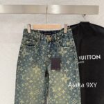 LOUIS VUITTON  The versatile and versatile pants are here24k autumn and winter new series laser electric painting logo high waist slimming wide leg pants for women. Pear shaped figure is a musthave for fashion
