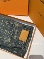 LOUIS VUITTON  The versatile and versatile pants are here24k autumn and winter new series laser electric painting logo high waist slimming wide leg pants for women. Pear shaped figure is a musthave for fashion - Image 5