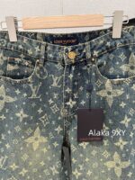 LOUIS VUITTON  The versatile and versatile pants are here24k autumn and winter new series laser electric painting logo high waist slimming wide leg pants for women. Pear shaped figure is a musthave for fashion - Image 7