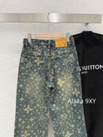 LOUIS VUITTON  The versatile and versatile pants are here24k autumn and winter new series laser electric painting logo high waist slimming wide leg pants for women. Pear shaped figure is a musthave for fashion - Image 9
