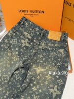 LOUIS VUITTON  The versatile and versatile pants are here24k autumn and winter new series laser electric painting logo high waist slimming wide leg pants for women. Pear shaped figure is a musthave for fashion - Image 10