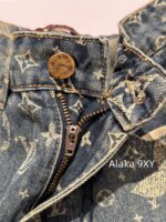 LOUIS VUITTON  The versatile and versatile pants are here24k autumn and winter new series laser electric painting logo high waist slimming wide leg pants for women. Pear shaped figure is a musthave for fashion - Image 14