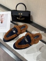 Hermes  A musthave for autumn and winter2024 new imported Australian 100 lamb wool Kelly button suede slippers for women. Italian genuine leather outsole - Image 4