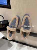 Hermes  A musthave for autumn and winter2024 new imported Australian 100 lamb wool Kelly button suede slippers for women. Italian genuine leather outsole - Image 17