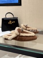 Hermes  A musthave for autumn and winter2024 new imported Australian 100 lamb wool Kelly button suede slippers for women. Italian genuine leather outsole - Image 23