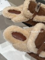 Hermes  A musthave for autumn and winter2024 new imported Australian 100 lamb wool Kelly button suede slippers for women. Italian genuine leather outsole - Image 24