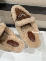 Hermes  A musthave for autumn and winter2024 new imported Australian 100 lamb wool Kelly button suede slippers for women. Italian genuine leather outsole - Image 26
