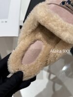 Hermes  A musthave for autumn and winter2024 new imported Australian 100 lamb wool Kelly button suede slippers for women. Italian genuine leather outsole - Image 33