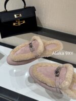 Hermes  A musthave for autumn and winter2024 new imported Australian 100 lamb wool Kelly button suede slippers for women. Italian genuine leather outsole - Image 40