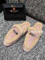 Hermes  A musthave for autumn and winter2024 new imported Australian 100 lamb wool Kelly button suede slippers for women. Italian genuine leather outsole - Image 41