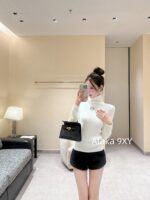 LOEWE   2024 Early Autumn New Collection  Heavy Industry Pit Striped Knitted Base Sweater Embroidered Logo High Neck Woolen Sweater for Women - Image 4