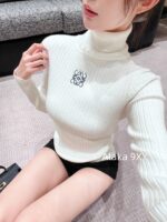 LOEWE   2024 Early Autumn New Collection  Heavy Industry Pit Striped Knitted Base Sweater Embroidered Logo High Neck Woolen Sweater for Women - Image 5