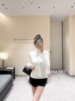 LOEWE   2024 Early Autumn New Collection  Heavy Industry Pit Striped Knitted Base Sweater Embroidered Logo High Neck Woolen Sweater for Women - Image 9
