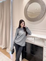 GUCCI 2024 Autumn/Winter New CollectionG7  New jacquard letter logo gray pullover wool sweater for women. - Image 6