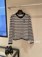 Yves Saint Laurent Early Autumn Collection   Bead round neck letter logo black and white color blocked striped knitted sweater for women