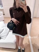 miumiu “  American style spicy girl outfit "2024 SS early autumn new collection lapel color blocked fake two letter logo pullover hoodie for women. 100 pure cotton fabric