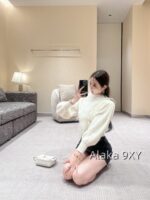 Laurustinus White Moonlight Wealthy Girl Dress Up   2024 SS Early Autumn New Collection Handmade Custom Heavy Industry Feather Milk White Sweater/Knitted Cardigan for Women - Image 16