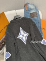 LOUIS VUITTON  2024 Autumn/Winter New Collection _ Classic Jacquard Letter Logo High Grade Grey Series 100 Sheepskin Fabric Hooded Sweater. Same gender design - Image 6