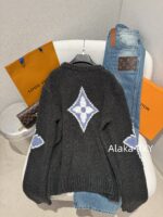 LOUIS VUITTON  2024 Autumn/Winter New Collection _ Classic Jacquard Letter Logo High Grade Grey Series 100 Sheepskin Fabric Hooded Sweater. Same gender design - Image 7