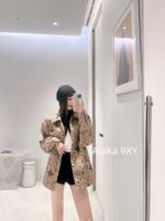 LOUIS VUITTON 24 Autumn/Winter Collection  Customized lapel print logo letter milk coffee color premium cashmere  Mulberry silk shirt jacket shipment - Image 6