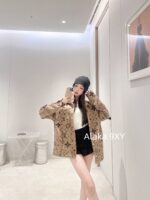 LOUIS VUITTON 24 Autumn/Winter Collection  Customized lapel print logo letter milk coffee color premium cashmere  Mulberry silk shirt jacket shipment - Image 7
