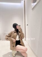 LOUIS VUITTON 24 Autumn/Winter Collection  Customized lapel print logo letter milk coffee color premium cashmere  Mulberry silk shirt jacket shipment - Image 8