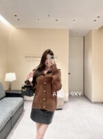 Bottega Veneta BV  2024 Autumn/Winter New Series Heavy Industry Imported Wool Material Stacked Wear Fake Two piece Design Metal Buckle Collar Knitted Cardigan Coat for Women. - Image 5