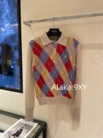 Prada  24FW Early Autumn New CollectionColorful diamond grid pattern color blocked lapel inverted triangle  Badge Logo College Style Cashmere Knitted Sweater for Women - Image 5