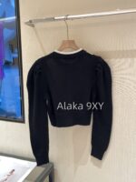 CELINE's "Elegant Lady's Niche Design" 24 French Sweet Age Reducing Collar with Bow Decoration for Slimming and Slimming, Diamond Buckle Knitted Cardigan