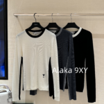 Dior D  2024SS early autumn new collection  black and white color blocked round neck wool embroidery base sweater. Visual slimming of ten pounds instantly transforms into a paper figure