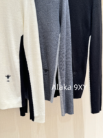 Dior D  2024SS early autumn new collection  black and white color blocked round neck wool embroidery base sweater. Visual slimming of ten pounds instantly transforms into a paper figure - Image 5