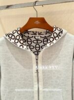 Hermes  24ss Autumn/Winter New CollectionGreat Value  Double sided pig nose jacquard logo lapel hooded zipper cashmere knitted jacket for women. - Image 7