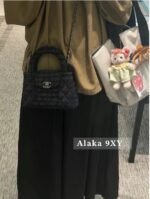 Chanel  The new 24V denim plaid Kelly handle chain bag is here   Vintage and versatile original chuang hardware heavyduty washed denim - Image 4