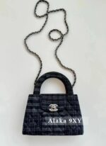 Chanel  The new 24V denim plaid Kelly handle chain bag is here   Vintage and versatile original chuang hardware heavyduty washed denim - Image 7