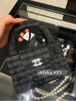 Chanel  The new 24V denim plaid Kelly handle chain bag is here   Vintage and versatile original chuang hardware heavyduty washed denim - Image 9