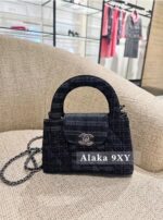 Chanel  The new 24V denim plaid Kelly handle chain bag is here   Vintage and versatile original chuang hardware heavyduty washed denim - Image 11