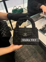 Chanel  The new 24V denim plaid Kelly handle chain bag is here   Vintage and versatile original chuang hardware heavyduty washed denim - Image 14