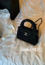Chanel  The new 24V denim plaid Kelly handle chain bag is here   Vintage and versatile original chuang hardware heavyduty washed denim - Image 15