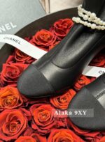 Chanel  2024a Autumn/Winter New Collection  Pearl Chain Water Diamond Pendant Design for Women with Thick Heels and Short Boots. Gift box packaging - Image 13