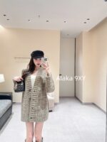 Maison Margiela MM6   2024 Autumn/Winter New Collection Lazy Brown Coarse Needle Medium to Long Loose silhouette Wool Knitted Cardigan Jacket - Image 6